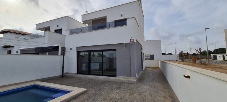NOWY BUDYNEK WILLE W ORIHUELA COSTA