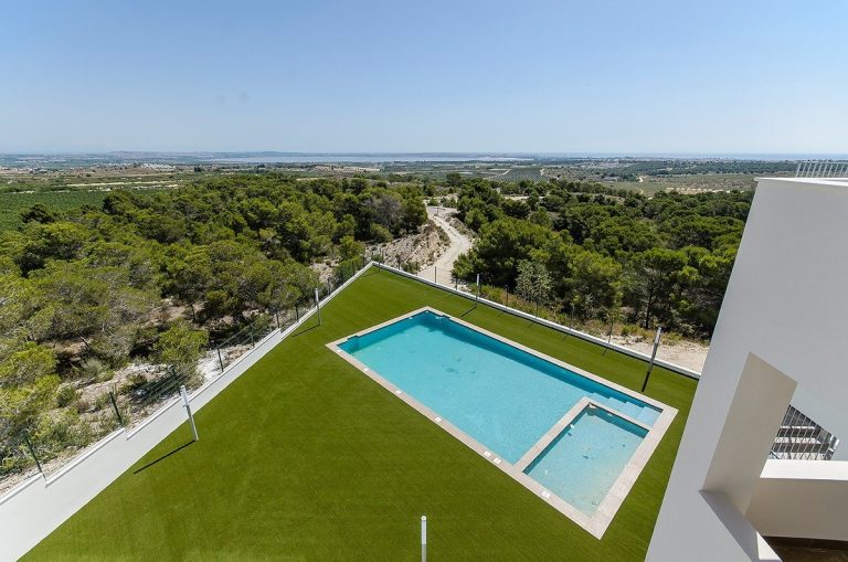 NOWY BUDYNEK BUNGALOWÓW W SAN MIGUEL DE SALINAS