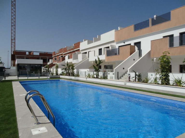 Nowe bungalowy z solarium lub ogrodem w Pilar de la Horadada