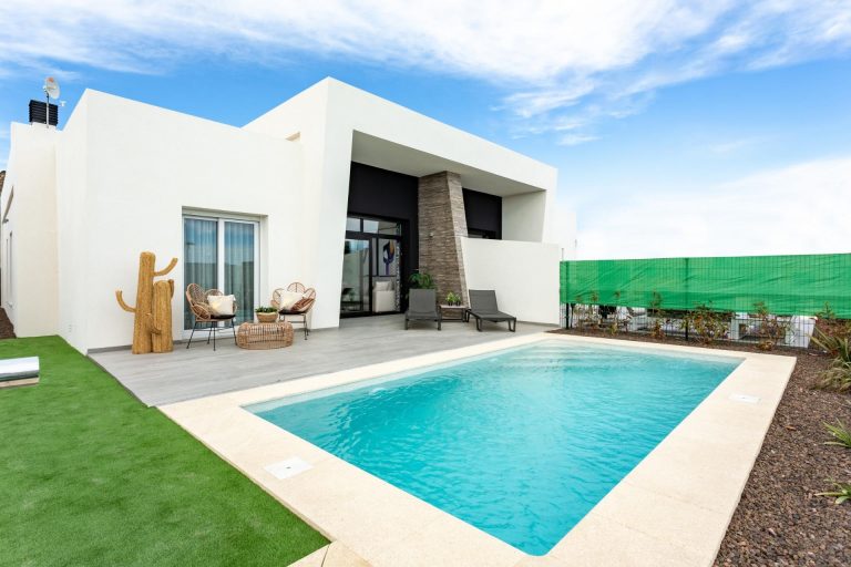 Nowe bliźniacze wille z prywatnym basenem w ośrodku golfowym La Finca Golf Resort Algorfa