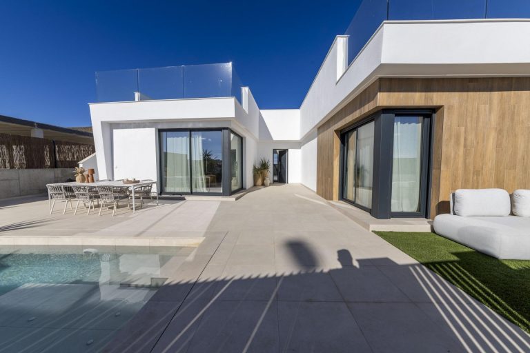 NOWY BUDYNEK JEDNOPOZIOMOWE WILLE W ALTAONA GOLF RESORT, MURCIA