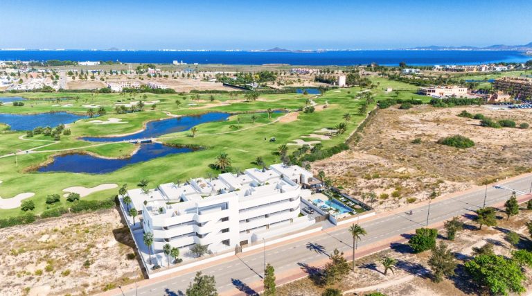 Nowe apartamenty i wille przy polu golfowym w Los Alcazares na Costa Calida