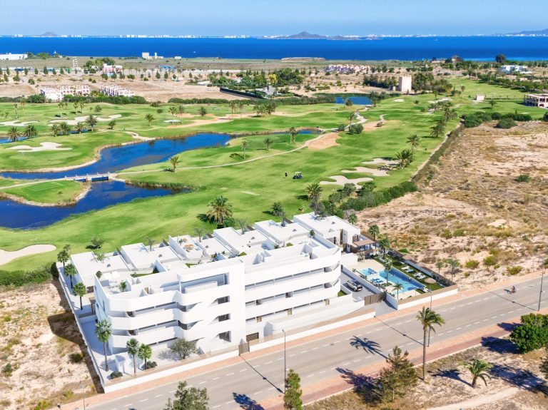 Nowe apartamenty i wille przy polu golfowym w Los Alcazares na Costa Calida