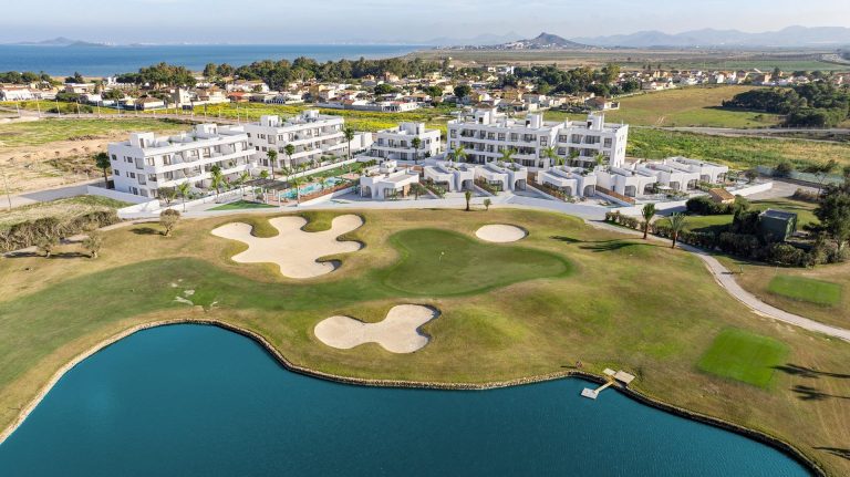 Nowy kompleks mieszkaniowy w pobliżu pola golfowego Serena i Mar Menor w Los Alcazares