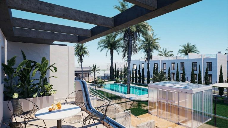 Nowe bungalowy z ogrodem lub solarium w pobliżu plaży w Pilar de la Horadada