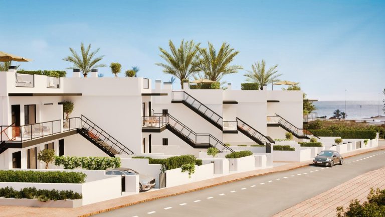 Nowe domy zaledwie 200 metrów od plaży w Puerto de Mazarrón