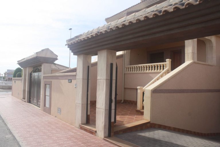 PIĘKNA KAMIENICA W LOS ALTOS, TORREVIEJA