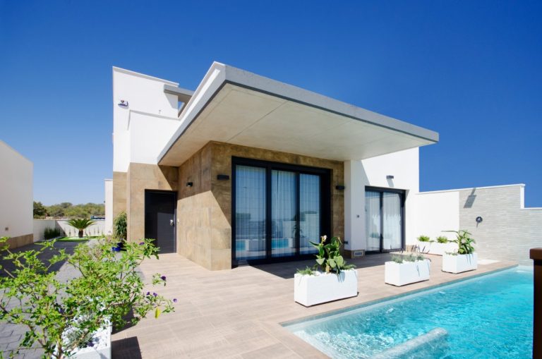 NOWY BUDYNEK MIESZKALNY Z WILLAMI W SAN MIGUEL DE SALINAS