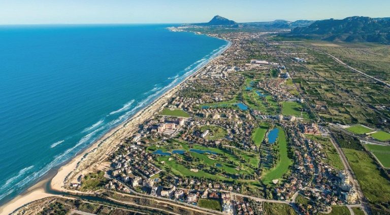 Nowe mieszkania w Oliva Nova Golf w pobliżu plaży